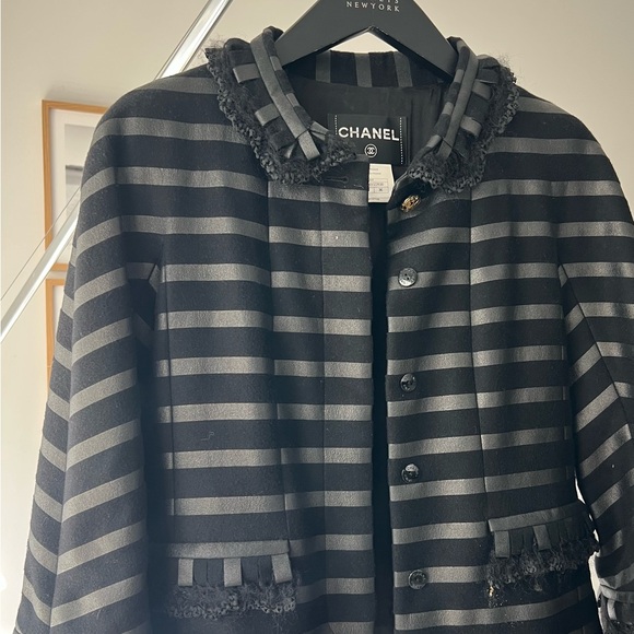 CHANEL Black Jacket in cashmere - Picture 3 of 10